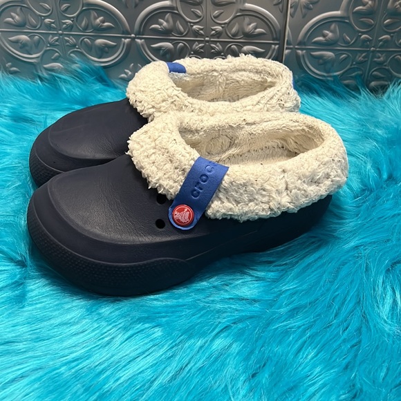 Crocs navy blue size 2 kids has removable liner 2 snaps and velcro at heel - Picture 9 of 9